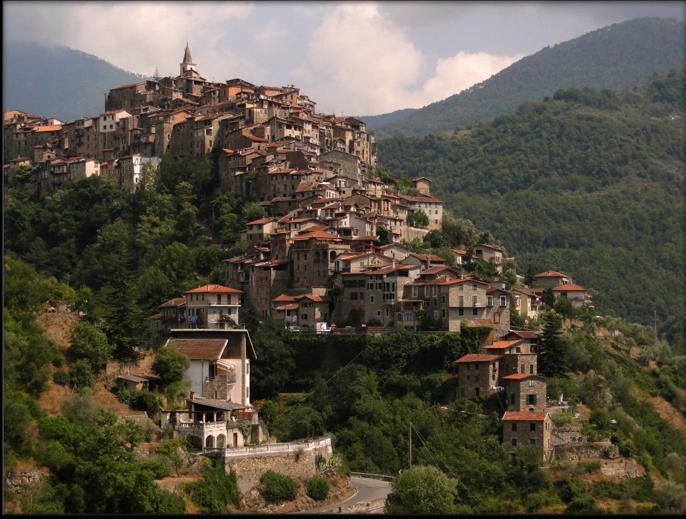 apricale-italy-221-crop
