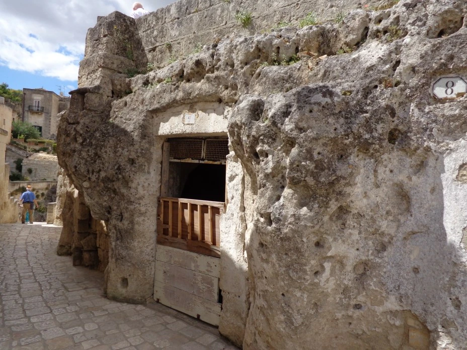 sassi_di_matera_2016_32-by-superchilum-own-work-cc-by-sa-4-0-httpcreativecommons-orglicensesby-sa4-0-via-wikimedia-commons